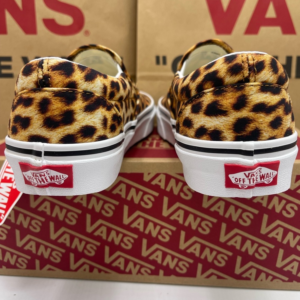 Vans WMNS Leopard Print Women's Slip-On Shoes Classic Slip-On (Leopard) Black/Tr - Picture 12 of 16